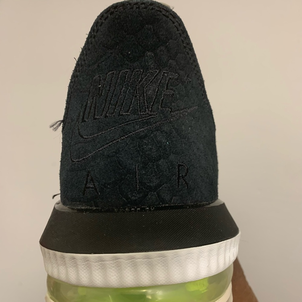 SOLD SOLD SOLD Lebron 16 low Black Python - Picture 9 of 9